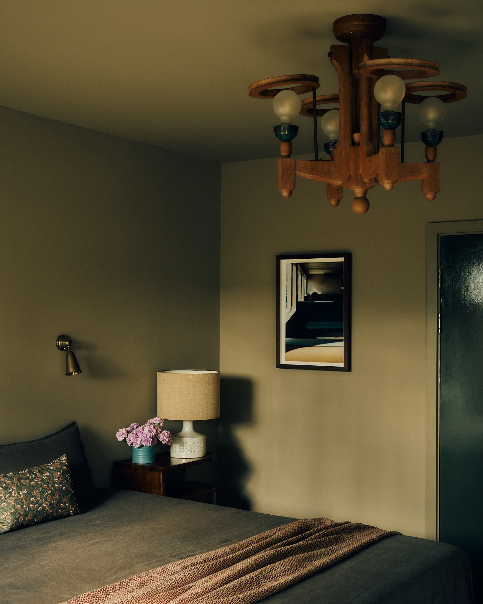 Sculptural timber ceiling light in the bedroom